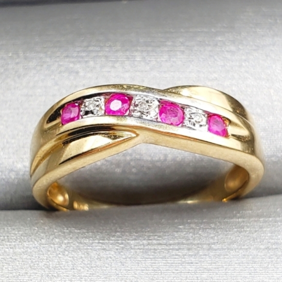 Jewelry - 10k Solid Yellow Gold Ruby & Diamond Band Ring